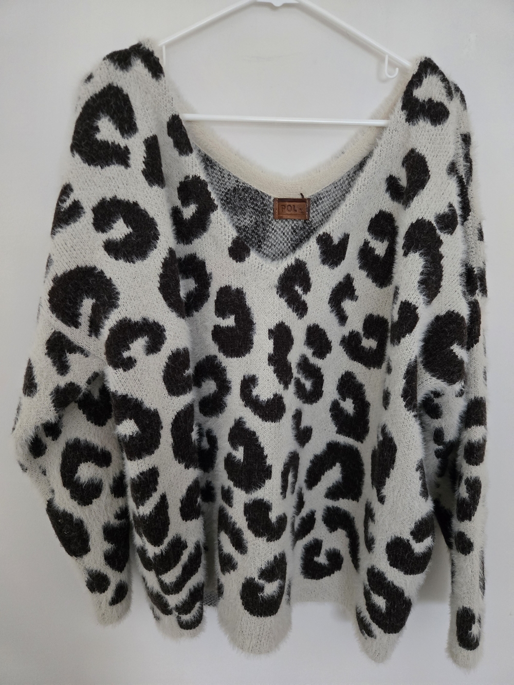 POL Antro Cheeta Print fuzzy V-Neck Sweater Boho Chic elevated basic Large
